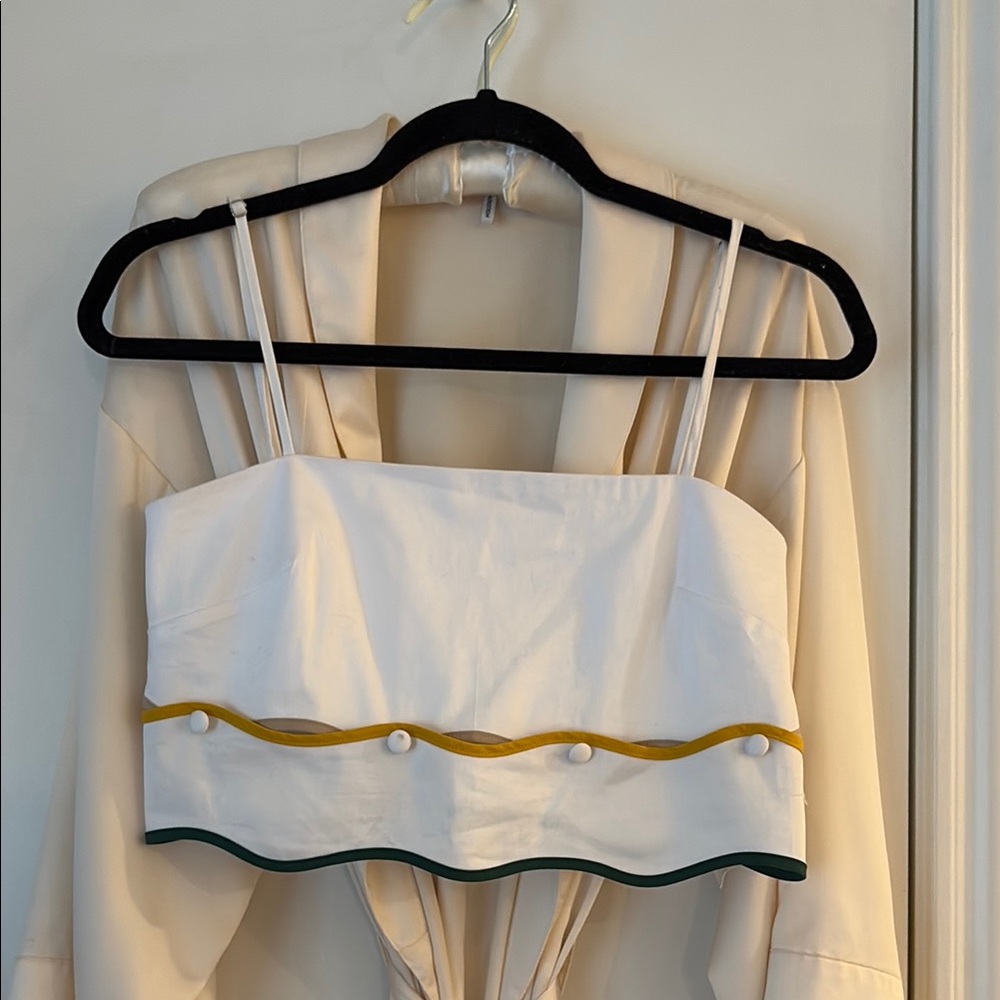 NWOT Antonio Melanie White Crop Top with Scallop Details